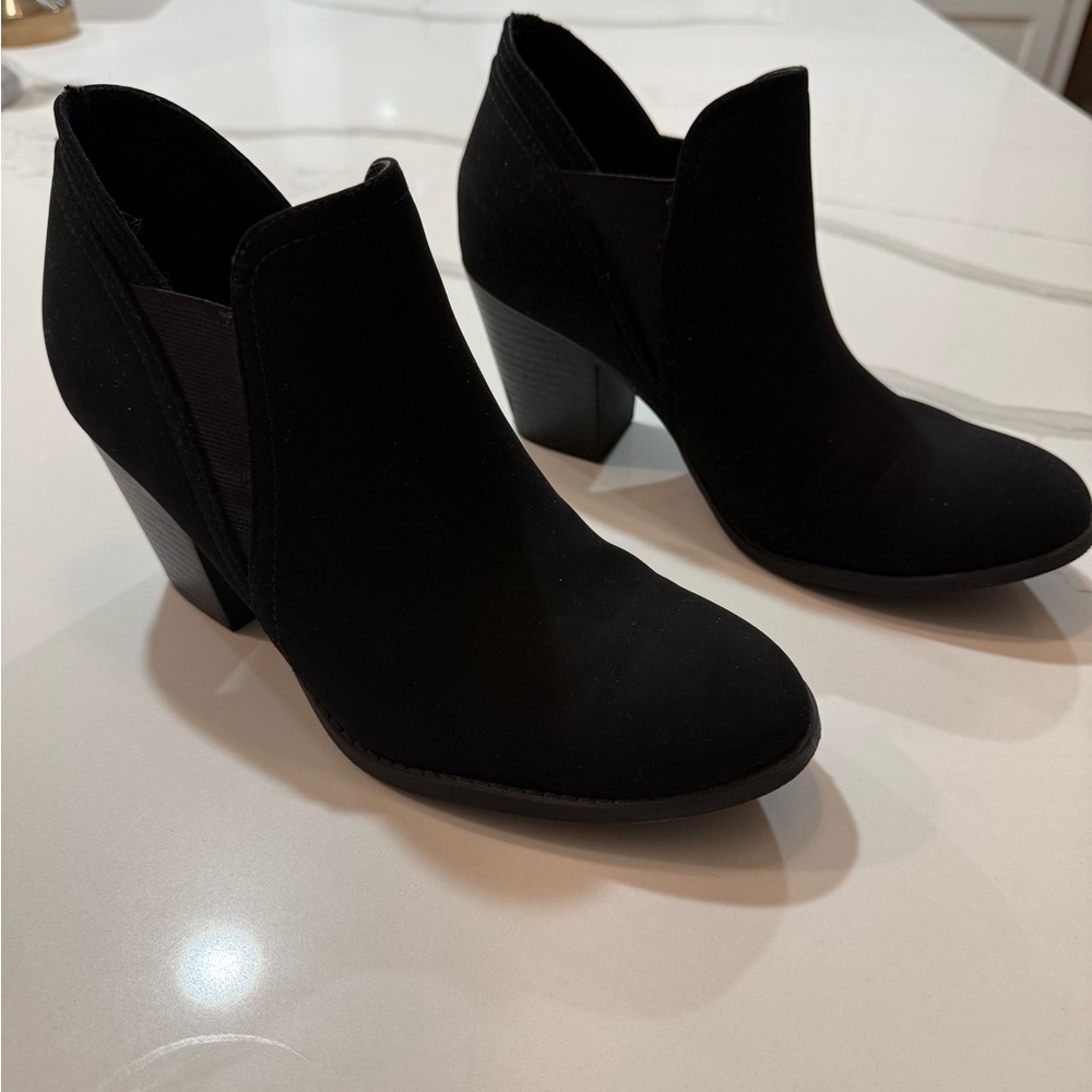 Y-Not Women’s Elegant Black Ankle Boots Size 9.5